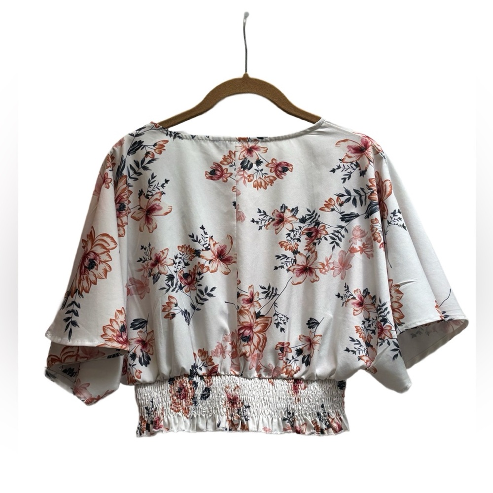 SHEIN Deep V neck short sleeve Floral Boho crop top in white, small - Picture 6 of 8